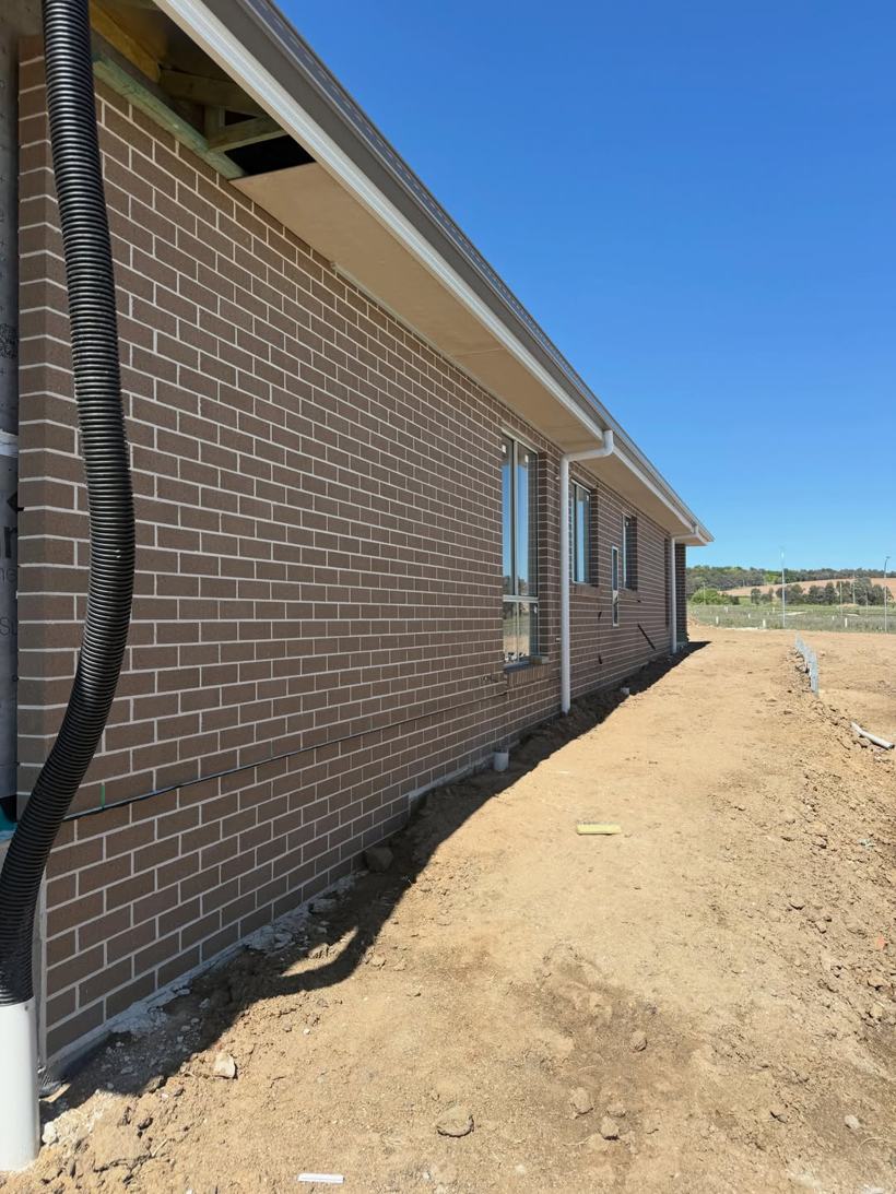 Face-brick veneer side wall on a new home