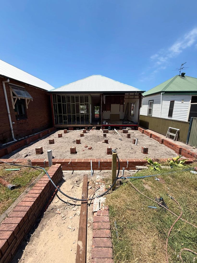 Brick subfloor and piers for a rear extension